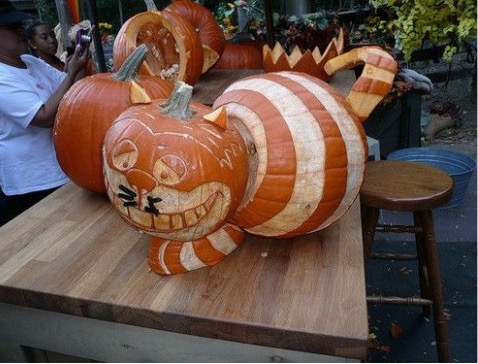 A full bodied rendition of the Cheshire Cat  