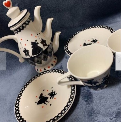 Tri-spout-tea-set-teapot-Alice-in-Wonderland-themed-tea-sets-black-and-white-with-red-queen-of-hearts