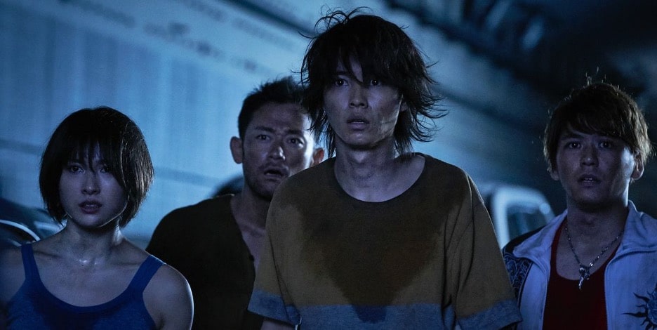 4 Japanese characters from the Netflix series: Alice in Borderland, walking through a dark alley in Tokyo. They are very sweaty and dirty, lookin like they just got out of a terrible battle. 