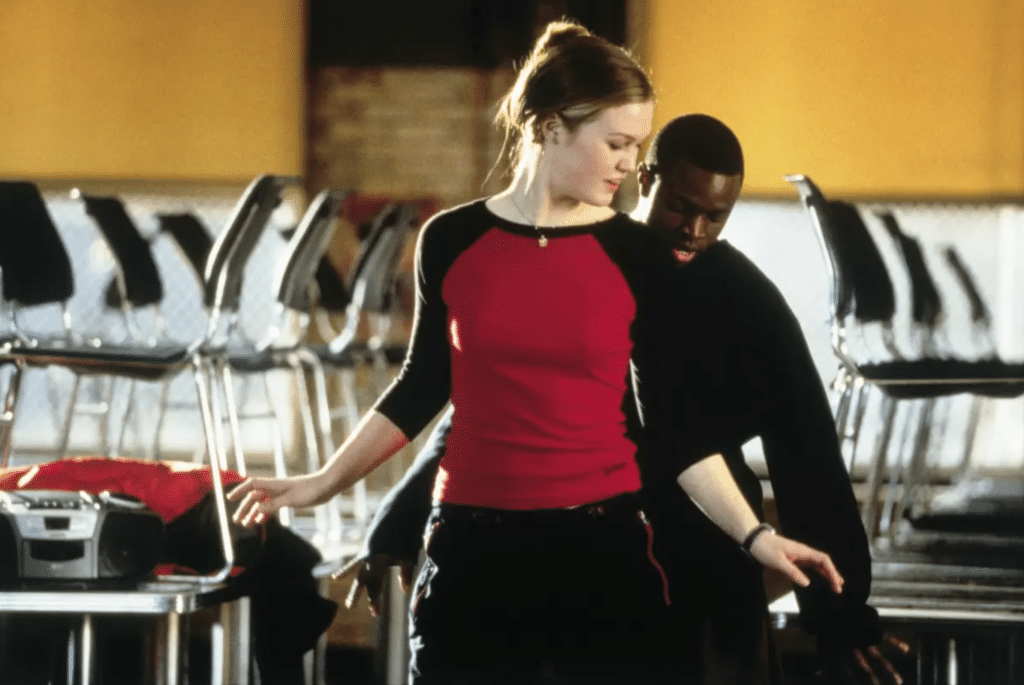 Still image of Julia Stiles and Sean Patrick Thomas dancing from the 2001 romance film "Save the Last Dance". 